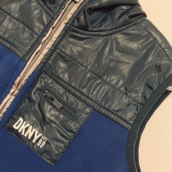 DKNY boys puffer fleece vest size 5 / 5T - Picture 2 of 6